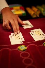 Studio live dealer Big Time Gaming dengan kamera multi-sudut dan dealer profesional di platform slot777 gacor
